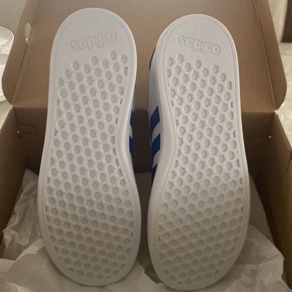 NWT Adidas Kids Grandcourt 2.0 Sneakers Size 3 - Picture 6 of 8